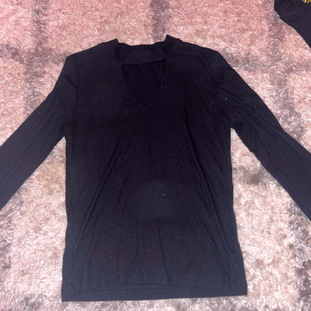 Fairly new, only worn twice. Let me know if you need more pictures:)